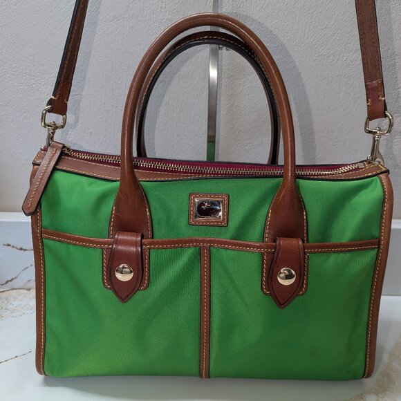 Dooney & Bourke green nylon and leather hand/shoulder bag. EUC! - Picture 1 of 12